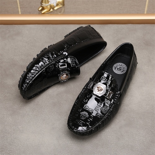 Versace Leather Shoes For Men #1084451