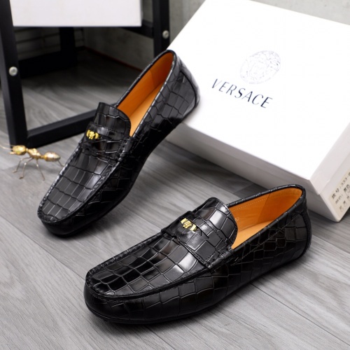 Versace Leather Shoes For Men #1091571