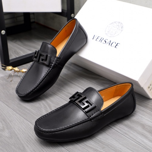 Versace Leather Shoes For Men #1091575