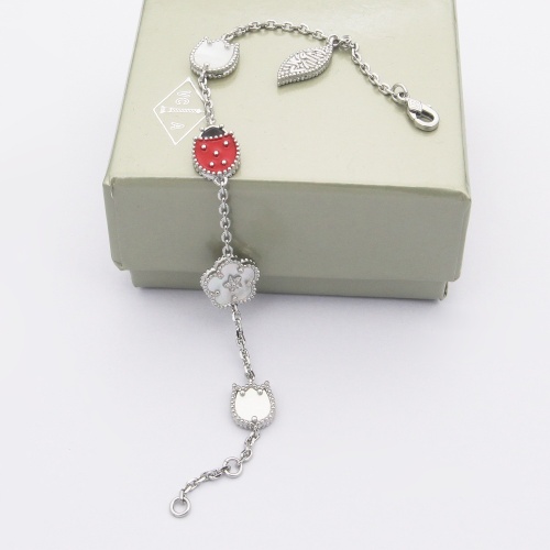 Van Cleef & Arpels Bracelets For Women #1092121