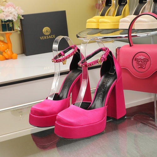 Versace Sandal For Women #1093566