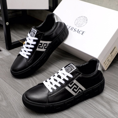 Versace Casual Shoes For Men #1099411