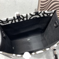 $100.00 USD Fendi AAA Quality Tote-Handbags For Women #1093951