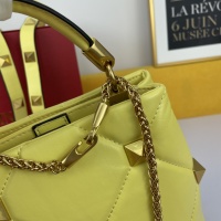 $115.00 USD Valentino AAA Quality Messenger Bags For Women #1100602
