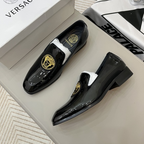 Versace Leather Shoes For Men #1104067