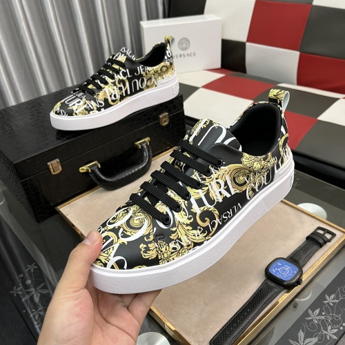 Versace Casual Shoes For Men #1104210