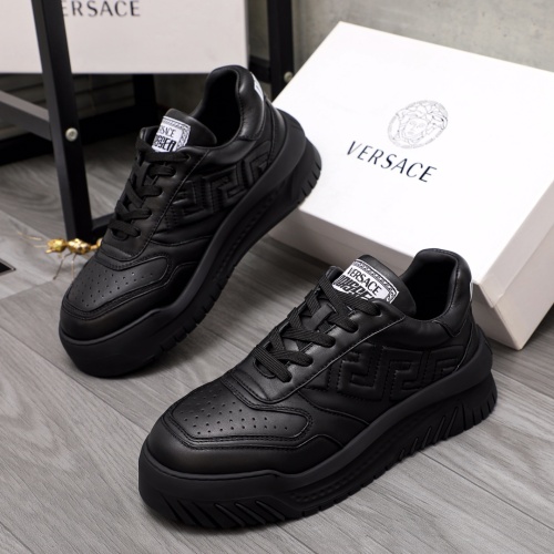 Versace Casual Shoes For Men #1107492
