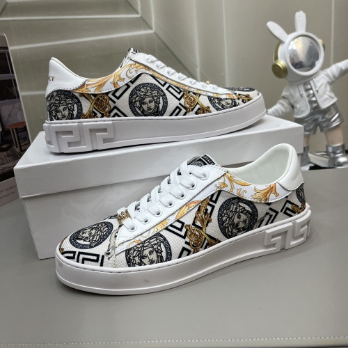 Versace Casual Shoes For Men #1110183