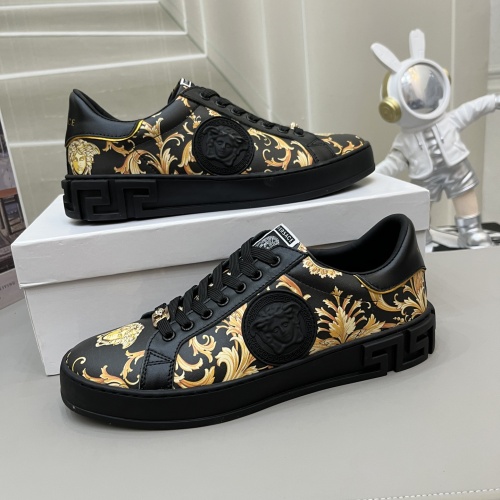 Versace Casual Shoes For Men #1110186
