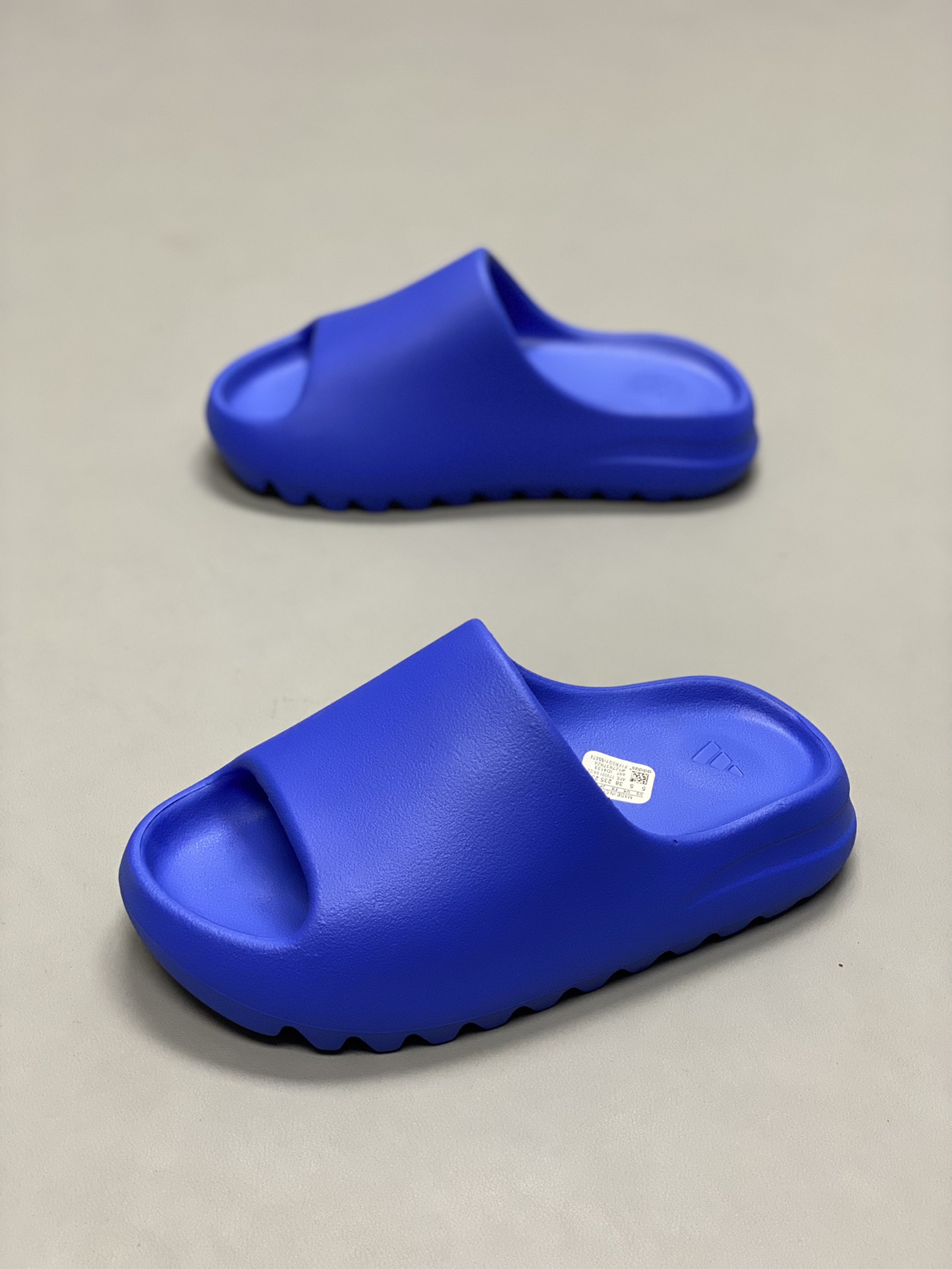 Adidas Yeezy Slippers For Men 1102489 42.00 USD, Wholesale Replica