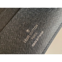 $32.00 USD Louis Vuitton LV Wallets For Unisex #1102115