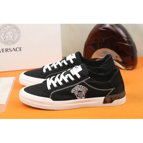 Versace Casual Shoes For Men #1115567