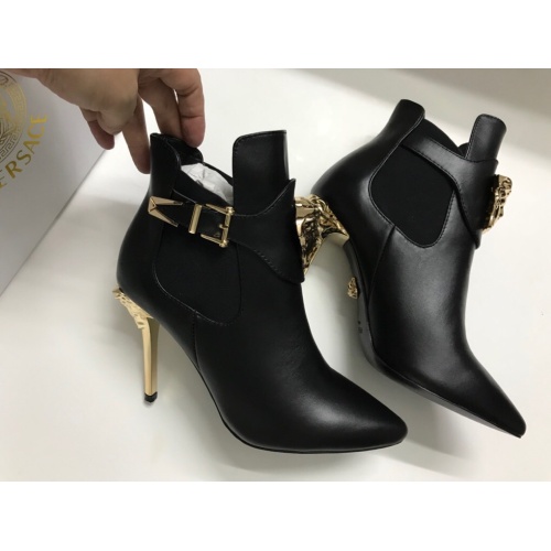 Versace Boots For Women #1117369