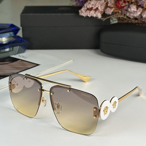 Versace AAA Quality Sunglasses #1118551