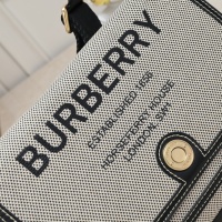 $102.00 USD Burberry AAA Quality Messenger Bags For Women #1114584