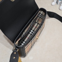$102.00 USD Burberry AAA Quality Messenger Bags For Women #1114589
