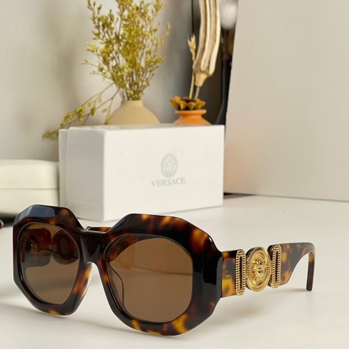 Versace AAA Quality Sunglasses #1125192