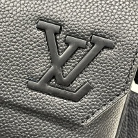 $72.00 USD Louis Vuitton AAA Man Messenger Bags #1132319