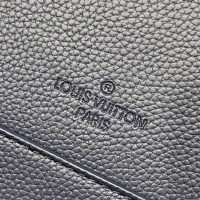 $82.00 USD Louis Vuitton AAA Man Messenger Bags #1132322