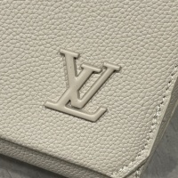 $82.00 USD Louis Vuitton AAA Man Messenger Bags #1132324