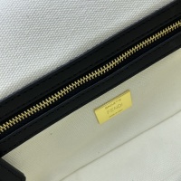 $128.00 USD Fendi AAA Quality Messenger Bags For Women #1133142