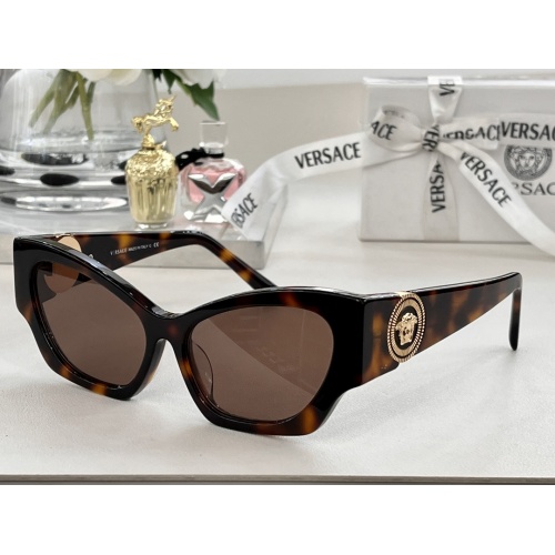 Versace AAA Quality Sunglasses #1135653