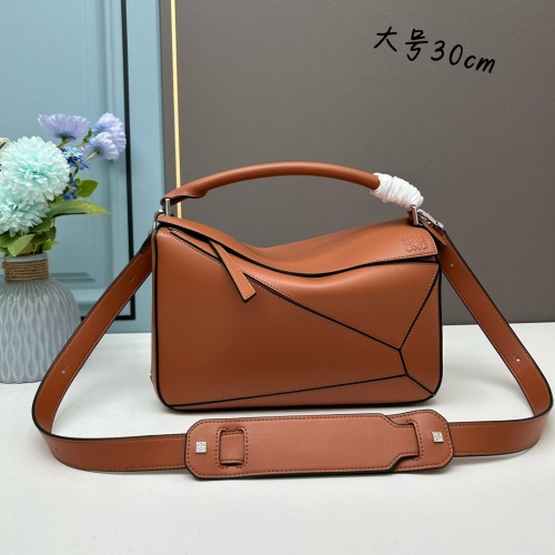 LOEWE AAA Quality Messenger Bags For Women #1138418 $135.00 USD, Wholesale Replica LOEWE AAA Messenger Bags