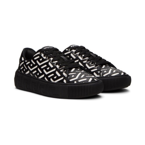 Versace Casual Shoes For Men #1140595
