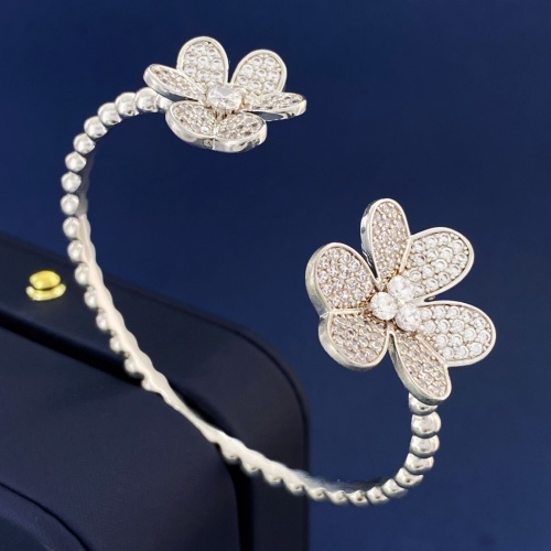 Van Cleef & Arpels Bracelets For Women #1153608