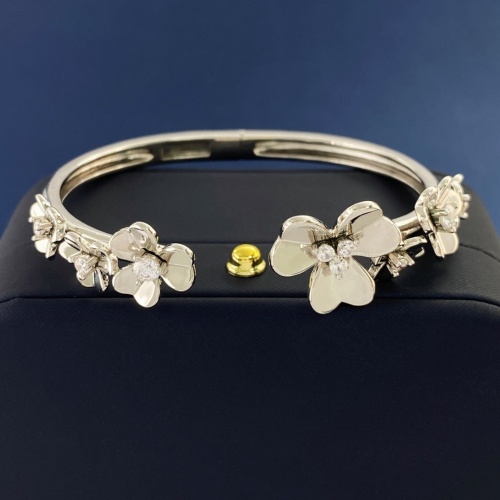 Van Cleef & Arpels Bracelets For Women #1153618