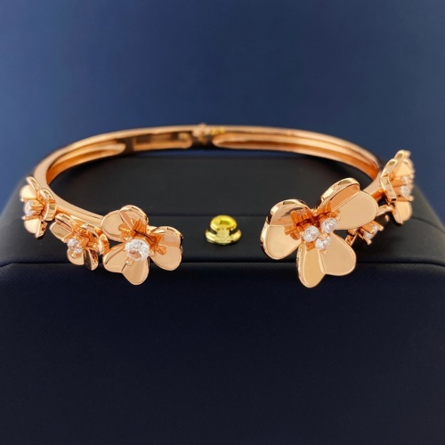 Van Cleef & Arpels Bracelets For Women #1153619