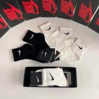 $29.00 USD Nike Socks #1151052