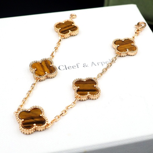 Replica Van Cleef & Arpels Jewelry Set For Women #1154834 $60.00 USD for Wholesale