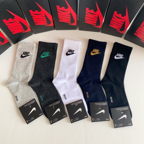 Nike Socks #1155188 $29.00 USD, Wholesale Replica Nike Socks