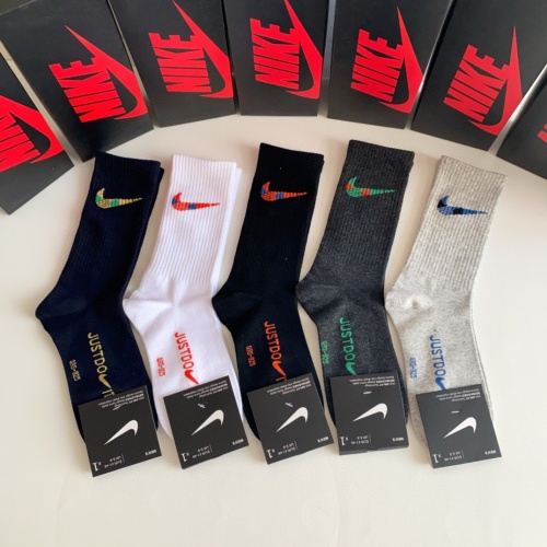 Nike Socks #1155189 $29.00 USD, Wholesale Replica Nike Socks