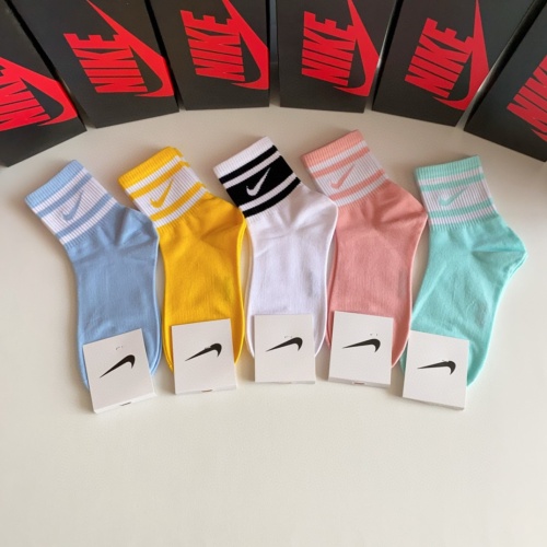 Nike Socks #1158341 $29.00 USD, Wholesale Replica Nike Socks
