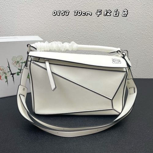 LOEWE AAA Quality Messenger Bags For Women #1158896 $98.00 USD, Wholesale Replica LOEWE AAA Messenger Bags