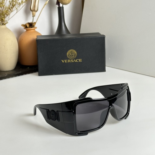 Versace AAA Quality Sunglasses #1162059