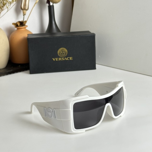 Versace AAA Quality Sunglasses #1162066