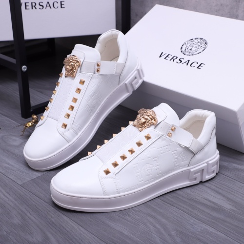 Versace Casual Shoes For Men #1163607
