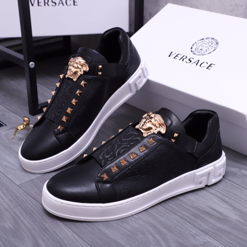 Versace Casual Shoes For Men #1163608