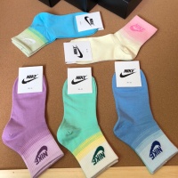$27.00 USD Nike Socks #1158350