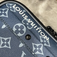 $60.00 USD Louis Vuitton AAA Man Messenger Bags #1159614