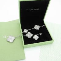 $39.00 USD Van Cleef & Arpels Bracelets For Women #1161250