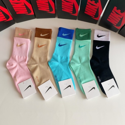 Nike Socks #1167561 $32.00 USD, Wholesale Replica Nike Socks
