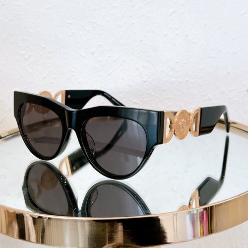 Versace AAA Quality Sunglasses #1169154