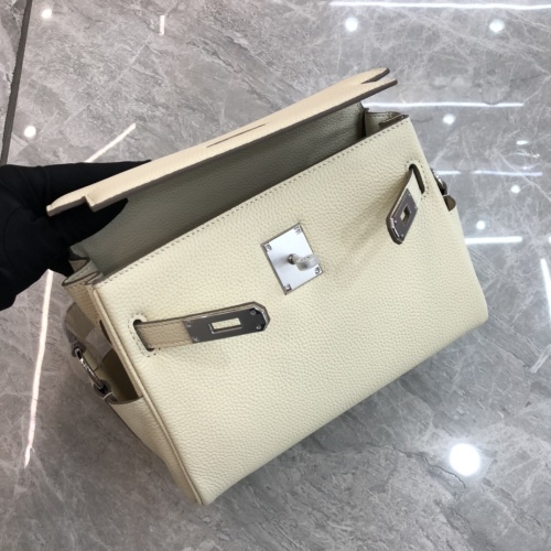 Replica Hermes AAA Quality Messenger Bags For Women #1171909 $96.00 USD for Wholesale