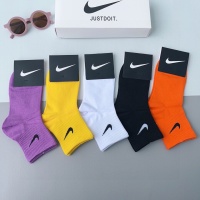 $27.00 USD Nike Socks #1165024