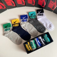 $27.00 USD Nike Socks #1167554