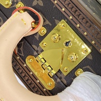 $118.00 USD Louis Vuitton AAA Quality Messenger Bags For Women #1170512